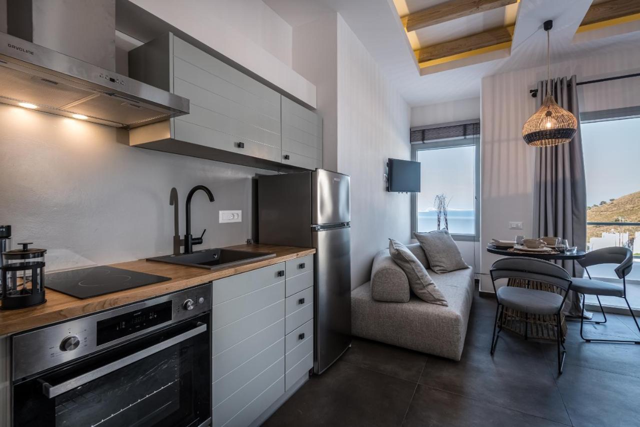 Vivere Luxury Suites Pera Gyalos Exterior photo
